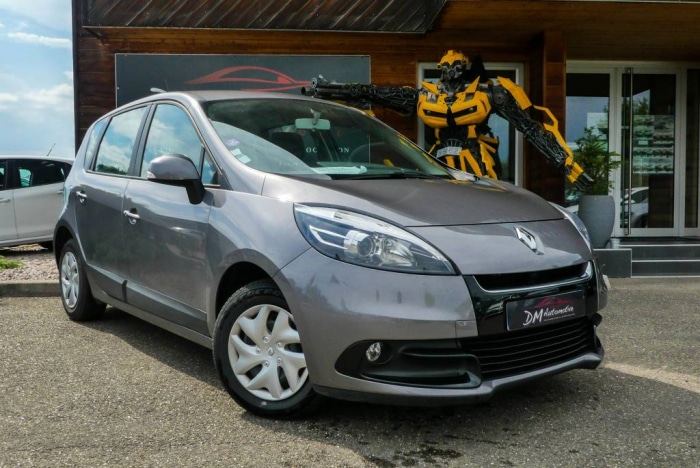 Renault Scénic (3) Authentique 1.6 16v 110 Ethanol Eco2 7990 euros