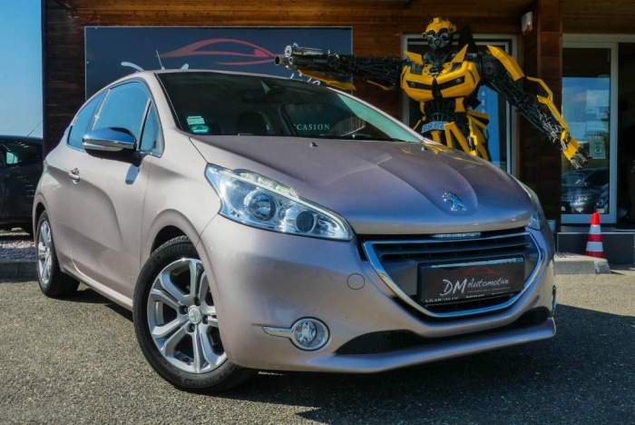 Peugeot 208 1.6 VTI ALLURE 7990 euros