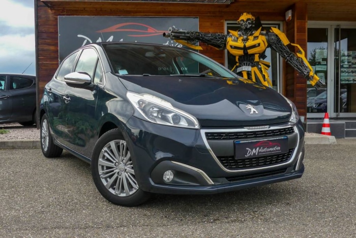 Peugeot 208 1.2 PureTech 110 S&S Allure 10990 euros