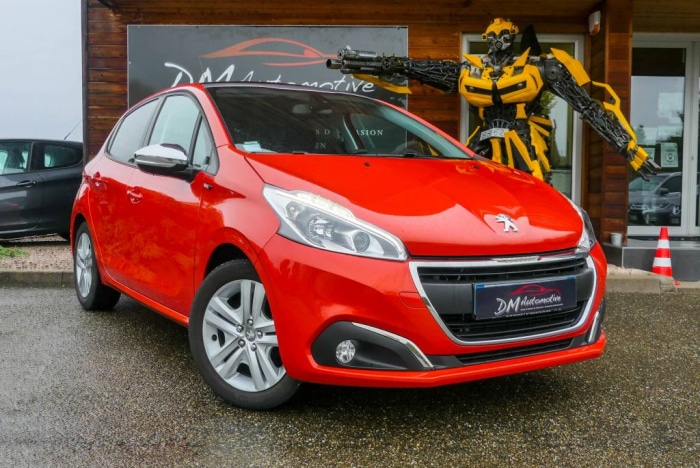 Peugeot 208 1.2 PureTech 82 Style 9790 euros