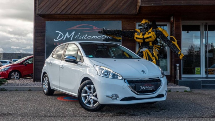 Peugeot 208 1.2 VTi 82 Style 8490 euros