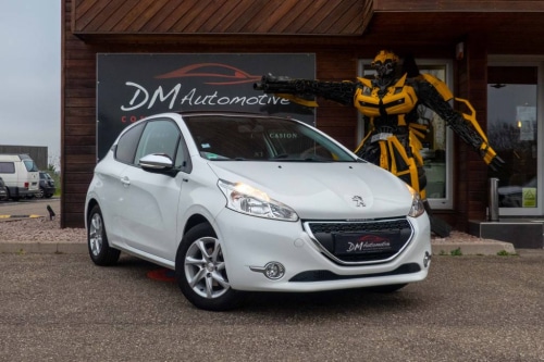 Peugeot 208 1.2 PureTech 82 style 7990 euros