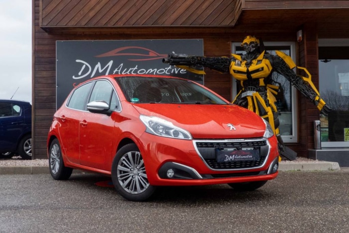 Peugeot 208 1.2 PureTech 82 Allure 10490 euros