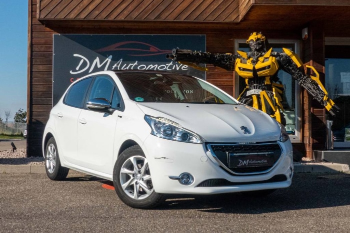 Peugeot 208 1.2 PureTech 82 Style 9990 euros