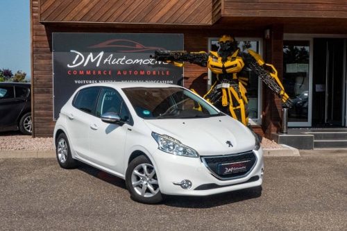 Peugeot 208 1.2 PureTech 82 Style 7990 euros