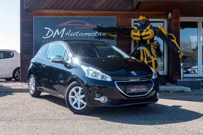 Peugeot 208 1.2 PureTech 82 Style 8790 euros