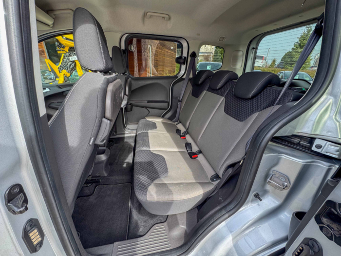Ford TOURNEO COURIER 1.0E100 BV5 TITANIUM – Image 9