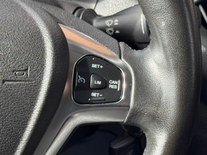 Ford TOURNEO COURIER 1.0E100 BV5 TITANIUM – Image 13