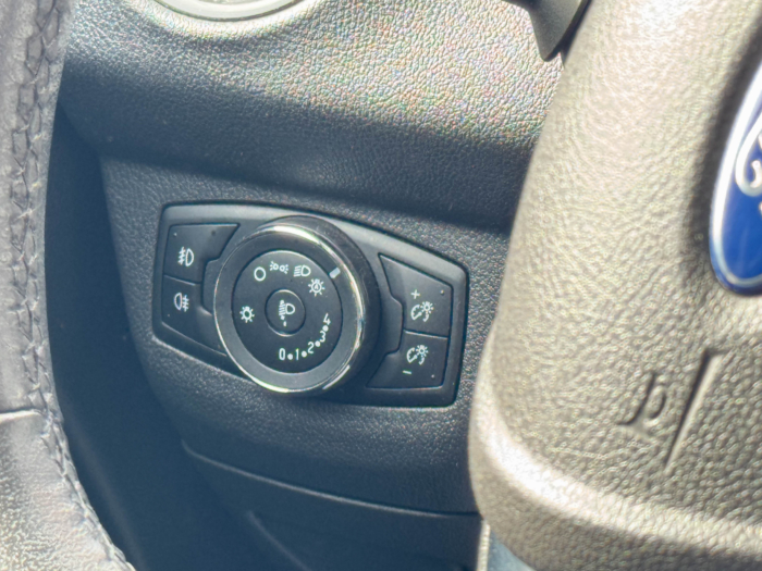 Ford TOURNEO COURIER 1.0E100 BV5 TITANIUM – Image 14