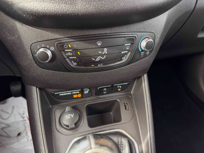 Ford TOURNEO COURIER 1.0E100 BV5 TITANIUM – Image 19