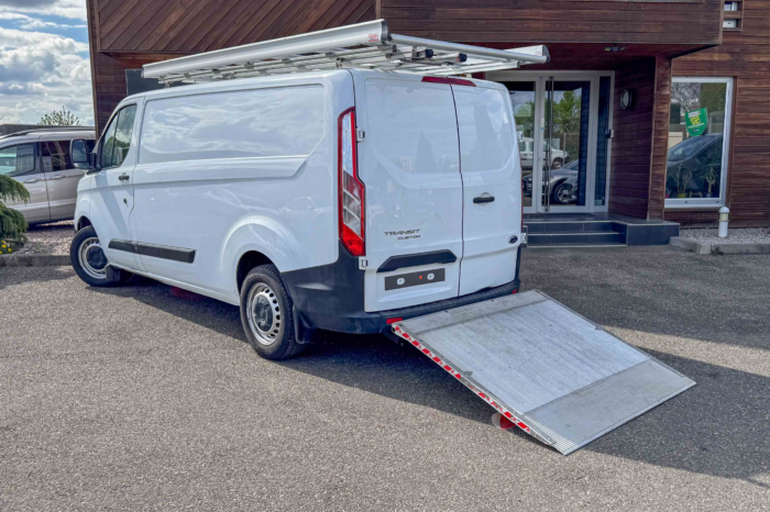 Ford Transit Custom 2.0 ECOBLUE 130 340 L2H1 AMBIENTE – Image 6