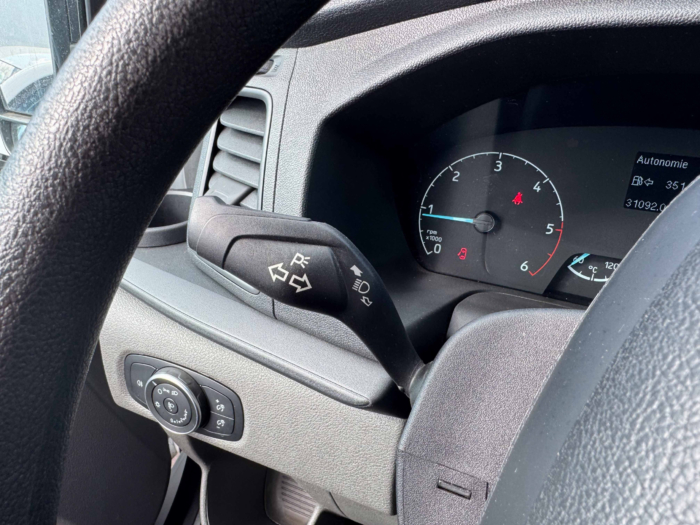 Ford Transit Custom 2.0 ECOBLUE 130 340 L2H1 AMBIENTE – Image 18