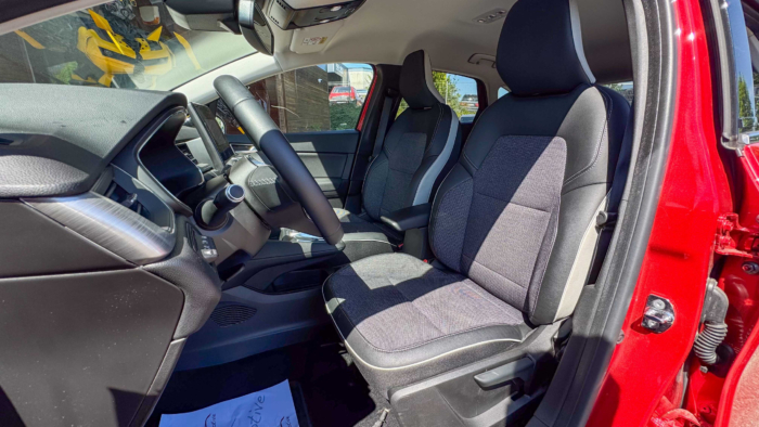 Renault Captur (2) Intens E-TECH Plug-in 160 – Image 8