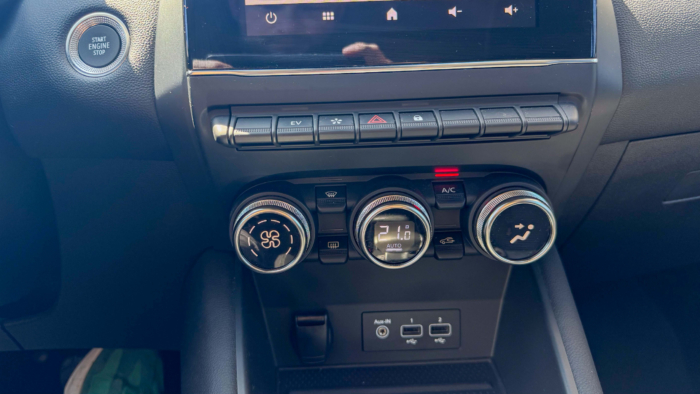Renault Captur (2) Intens E-TECH Plug-in 160 – Image 20