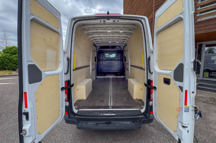 Volkswagen Crafter (2) 2.0TDI 177 35 L4H3 Business Plus BVA8 – Image 6