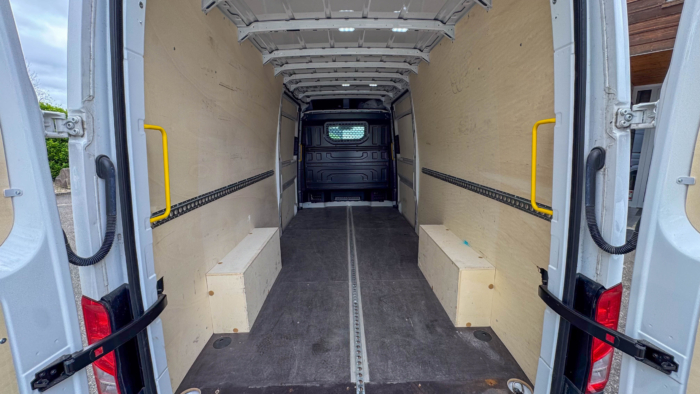 Volkswagen Crafter (2) 2.0TDI 177 35 L4H3 Business Plus BVA8 – Image 7