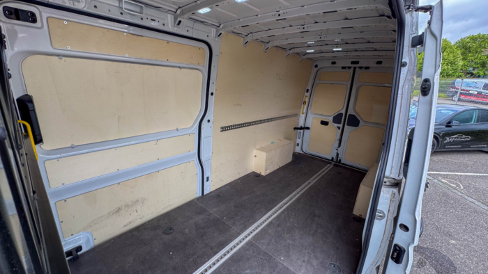 Volkswagen Crafter (2) 2.0TDI 177 35 L4H3 Business Plus BVA8 – Image 8