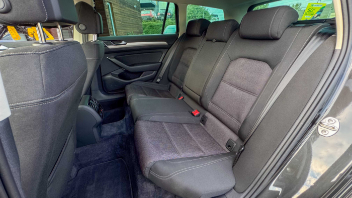 Volkswagen Passat SW (8) 1.8 TSI 180 Confortline – Image 9