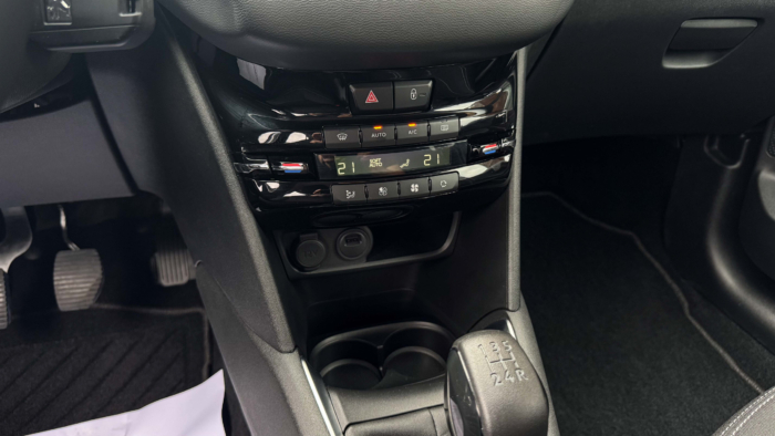 Peugeot 208 Puretech 82 Active – Image 19